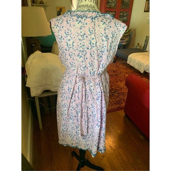 Peek Wrap Dress - Picture 4 of 6